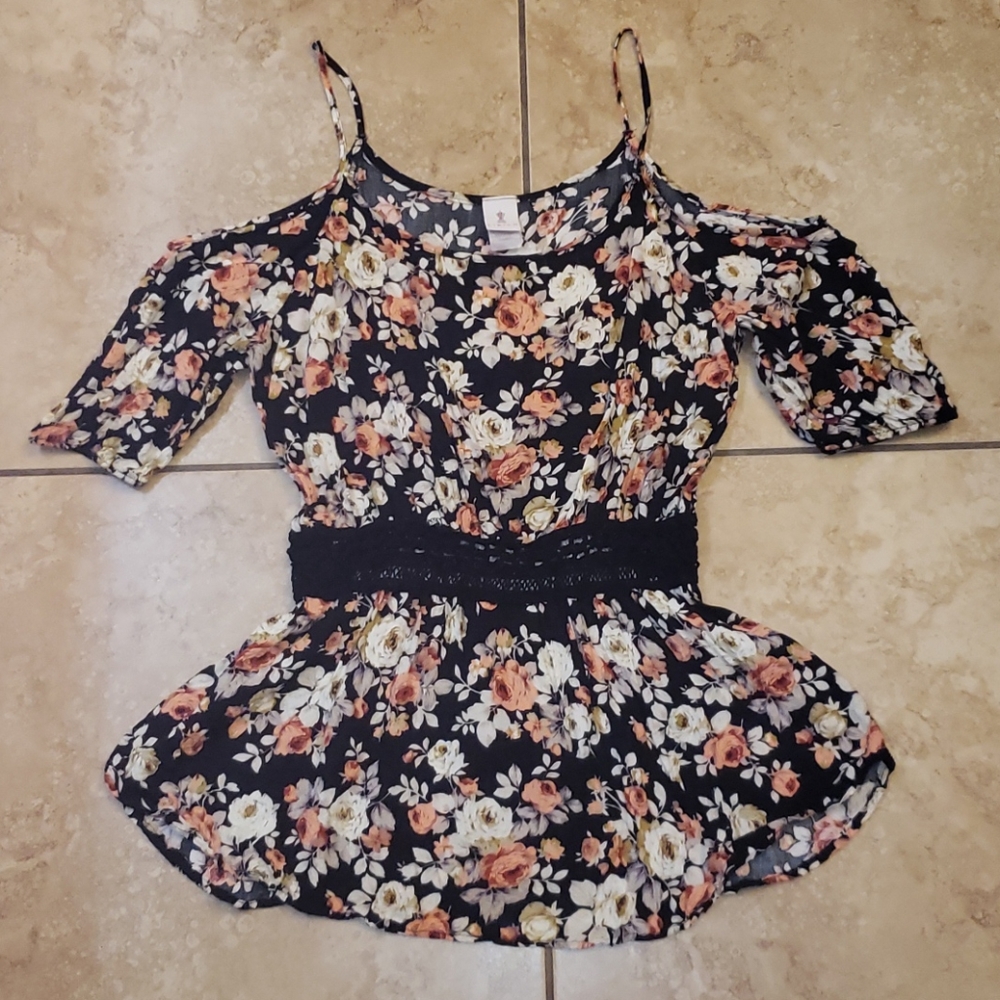 Libian Floral Shoulder Hole Shirt